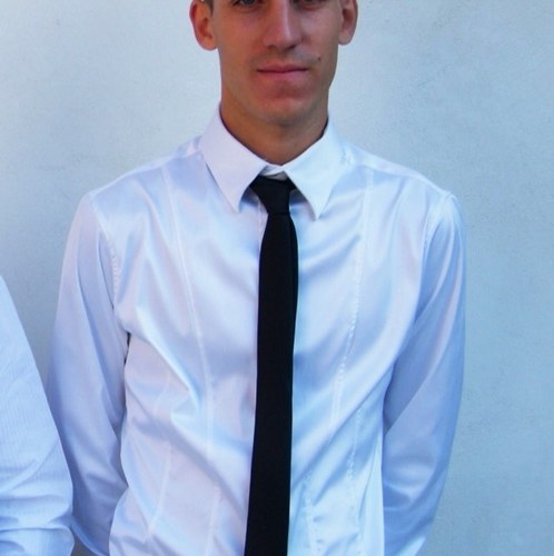 criscros1989's profile picture. 