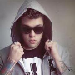 Tutto quello che amo è il RAP e il mio (anche di te,Rora) è FEDEZ ma mi piace molto anche Emis Killa però e tutti gli altri cantanti rapper.