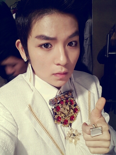 *Emotional Teen Pop Band It's TEEN TOP !!!* ㆍ틴탑의 러블리 리키봇입니다 ㆍI'm not real Ricky.