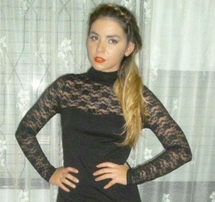 HOLA SOY JESSICA SABRINA MARTINEZ TENGO 22 AÑOS Y SOY MODELO DE DIEGO RIOS, DISEÑADORA TENGO MI LINEA DE ROPA SISSY LEE Y POETISA. SOY MUY ESTUDIOSA
