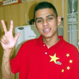 Sou otimista... Batalhador... Corro atrás do que quero... Busco ficar sempre bem informado... Humildade busco em primeiro lugar !