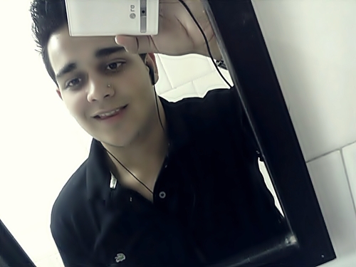 ' . aonde eu ando trago o anjo do bem, que ilumina meu caminho e me mostra quem é quem ' ! ;x