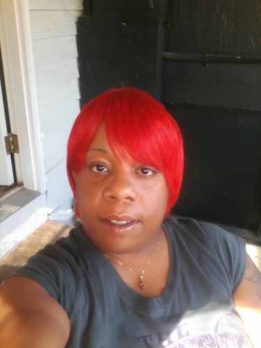 Small business owner of Simply Blazn' Boutique. Custom made designs for all occasions. Blazn' pieces at an affordable price.
