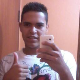 Vocês riem de mim por eu ser diferente, e eu rio de vocês por serem todos iguais !