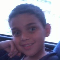 sou um menino na maioria das vezes educado e tímido e outras vezes bagunceiro e arteiro adoro tecnologia é uma coisa que me facina adoro estudar
