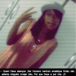 “— Então faça a minha vontade. Finja que sou um soldado e você está concedendo meu último desejo antes de morrer. Prometo, só um beijo. “