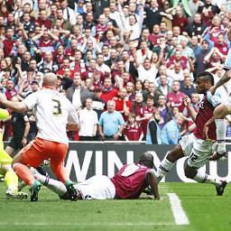 West Ham United based tweets. Updates, Transfer news and Personal Opinion. #COYI