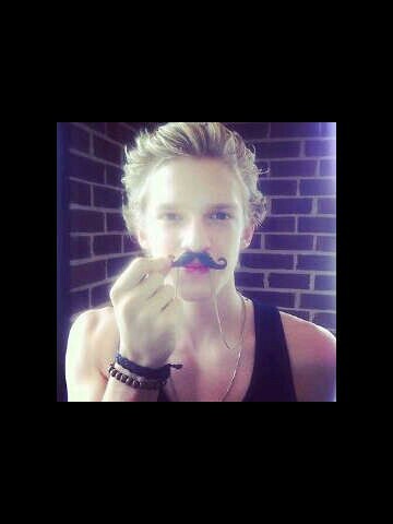 I'm in love with the aussie called Cody Simpson. BritAngel CODY&ALLI FOLLOW!!XOXO. SAW CODY ON 1/3/13
