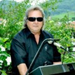Cantor, compositor, escultor. Um aprendiz da vida.