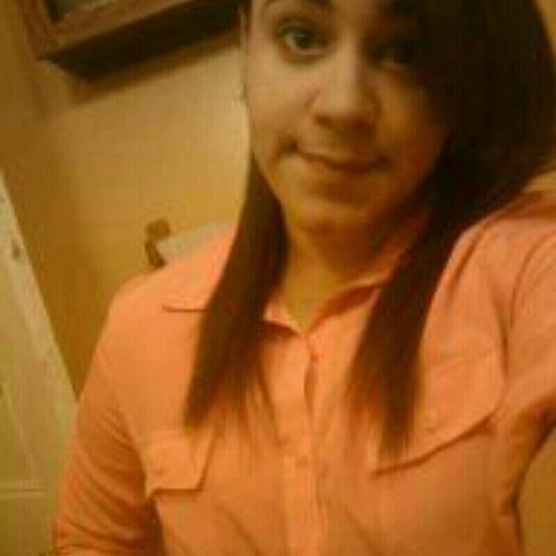 selena.... selena..... selena 17_goes to Sci-tech_ jr_ plays volleyball_ plays no games with love.... Cuban,french