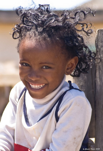Kinderhilfe-Schauer hilft Kindern in Afrika vor der Hungersnot. Wir bauen Unterkünfte für Kinder, kochen und schützen sie. Helfen Sie uns dabei.