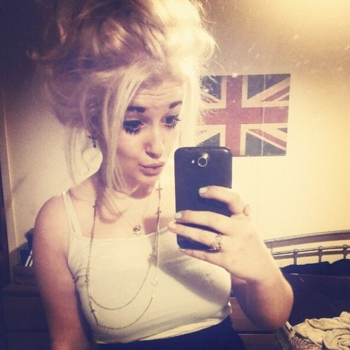 Pretty people make ugly mistakes.

I play acoustic guitar and sing.

I follow back :-)