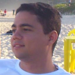 Fã de tecnologia, torcedor do Sport, ri fácil, amigo.