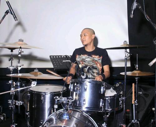 Memasyarakatkan Metal Memetalkan Masyarakat