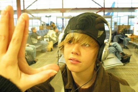 MichaelDenynson's profile picture. My big dream is to be a singer,I sing perfect.I really admire Justin,is my idol too,inspires me I want to have a singer Is my big dream I have only that please.