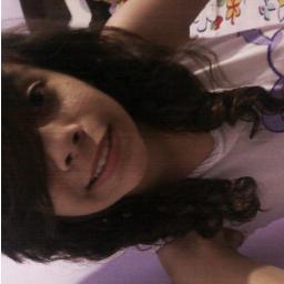 ama o Zayn Malik , alias o 1D ♥ , chata , feia , as vezes legal /z , boba , engraçada , retardada, ama a familia e os amigos (as)  essa sou eu :3 hahah '