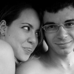 “Ela tem cara de menina mimada, um quê de esquisitice, uma sensibilidade de flor, um jeito encantado de ser, um toque de intuição e um tom de doçura.”