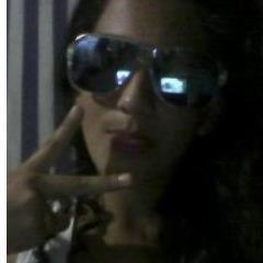 - Sou uma garota agitada e cheia de energia. Independente, não gosto muito de receber ordens e prefiro fazer tudo do meu jeito u.u / jj'