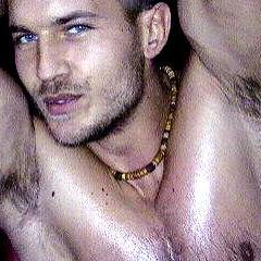 MASTER looking to be spoiled by submissive people,love bdsm,latex,feet,leather and much more..Follow ME slave 

http://t.co/Mj2O56MD