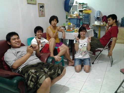 fenoyyy's profile picture. simple person, 3 child, n like travelling, sleeping everytime, everywhere, everyhour, wkwkkwkwwkk, n i like eating