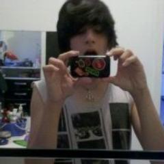 Apesar do mundo só me dar motivos pra chorar me mantenho sorrindo. Lady Gaga