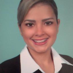 Amo está com a minha família e os meus amigos, porque são eles que faz o meu mundo mais bonito!