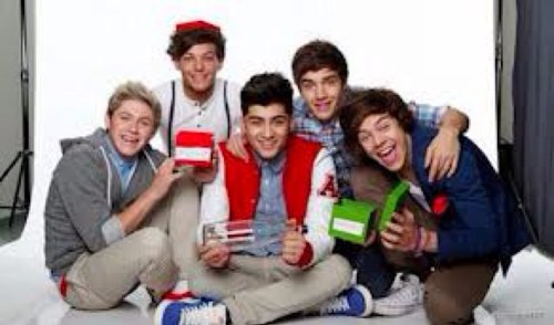 Ok. Follow mee!! & @Aimee0_0 

If you want a follow back, just ask. :)