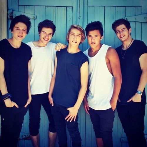 5 girls loving and supporting 5 guys from Australia ♥ || Tonighter Forever and Always. ✌ || 3/4 ♡