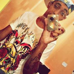 um adolescente, vivendo a vida, adoidado, crianção muitas vezes, sério qando necessário, assim levo a vida, bobo,chato,criança,adolescente,funkeiro, esse eu, 8D