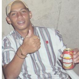 '' Nunca ignore alguem ke ti ama ou se importa com vc, pk um dia vc pode perceber ke perdeu a lua enkuanto contava estrelas ''