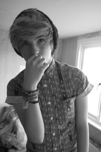Mackenzi||18||Stylist for One Direction & Justin Bieber||Gay||#Single||RP Account