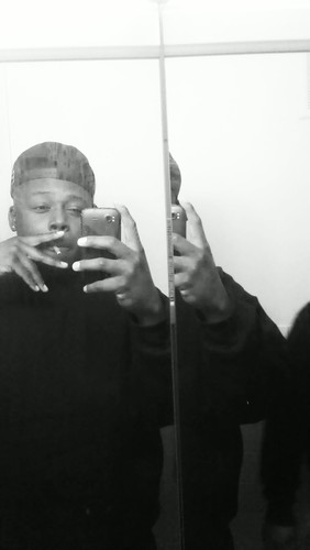 shit money stay on a nigga mind out here tryn to get it one day at a time get with this #VGE SHIT