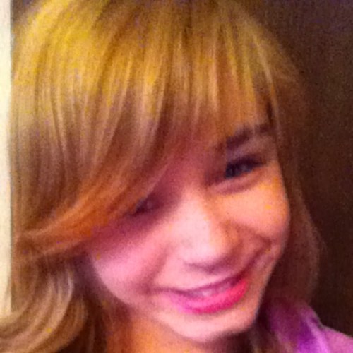 I am 13 years old!!!!! I live in aurora colorado. In a relationship 3 i loooooooooove justin bieber and one direction!!!!!!