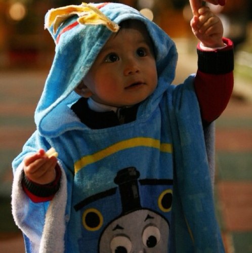 Annyeonghaceyo. Thish ish Mechen. Mechen ish wooking fow mommey anwd Daddeey :c