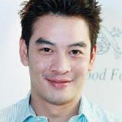 ผมเป็นต่อ จาก ละครซิทคอม เป็นต่อขั้นเทพ ครับ ฉายาของผม คือ คาสโนว่าหน้าวัว ครับ ทำงานอยู่กับพี่หมอน เป็นแฟนเก่ากับทิพย์ครับ
