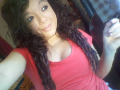 chellez_11's profile picture. ` Inhale the goood shiiiiit , Exhale the bullllshiiit .