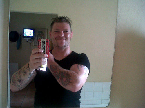 Single father of 2, love out doors activities and surrounding myself with great friends. Love life & enjoy all life offers