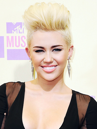 Eugeneiln's profile picture. |like rihanna,rita ora,miley cyurs,ps3,like rapper music wwe sky sports news,im cool,fifa12,13bbc news,Follow me back new Followers..||