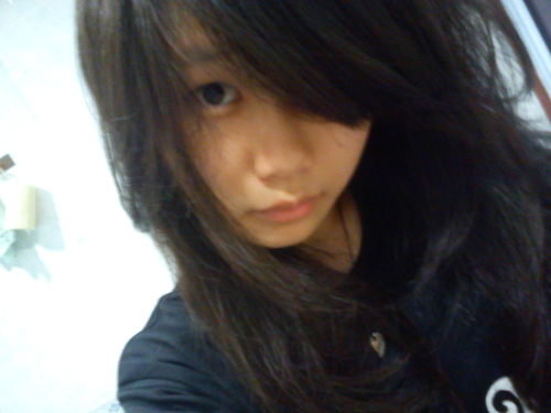 I have a spilt personality. Nothing much about me. I am just a lazy and a bit of a loco girl. That'z about it.