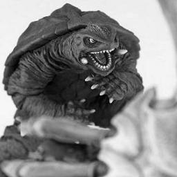 Bluelounge Kickflipに使ったKOALA GRIPたまに剥がして使うにはちょうどいいけど、ずっと貼って置くには弱い…。隙間なく貼らないとダメみたい。