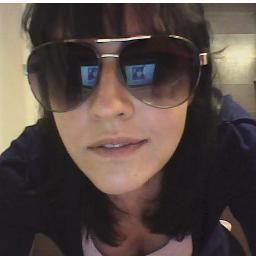 Amante de los 80's, intensa, tratando de ser feliz todos los dias, super cool, buena gente