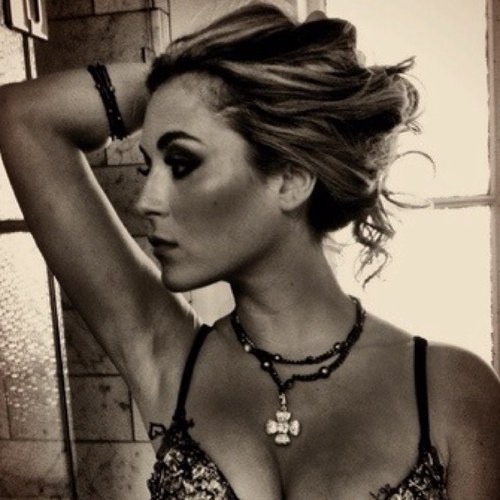 alexavcga's profile picture. nom nom nom nom nom... *parody*