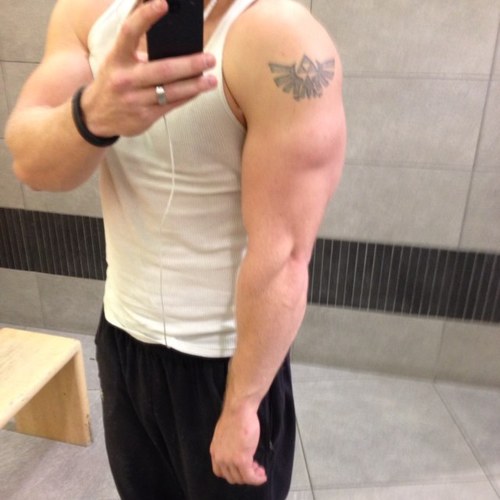 Pwnage801's profile picture. i pwn teh noobs of 801.