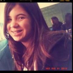 Eu sou carinhosa 
,meiga,timida,ariana,tenho 13 anos e sou de São Paulo