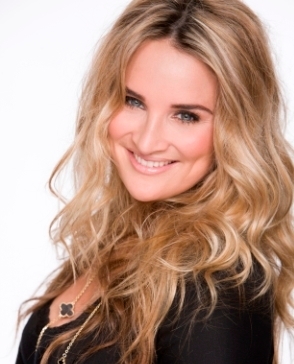 Trotse moeder van Valentijn, getrouwd met Nick Sanders3 Mist Meerdijk en de Meerdijkers heel ergg ;( #twitterrolspelgtstnews