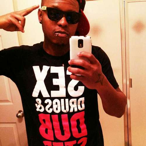 Fuck followin,I lead nikkuh!! follow the greatest and you'll go places #Sk8rBoi on deck! Ion drank sprite unless its Magik! I like my muzik WubWubby #DubStep