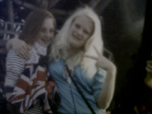 Blond Haar/ Blauwe Oogjes\ Aromat&Vispis met Amber/ Sterre Sexy!!\ best wel een beetje druk\ veel kletsen/ thamen 1K1:)