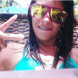 Para que levar a vida tão a sério, se a vida é uma alucinante aventura da qual jamais sairemos vivos. @LeticiaaPeres