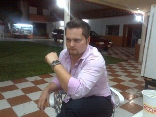 mexicano, Doctor, joven, divertido y entusiasta, alguna duda?, solo pregunta.