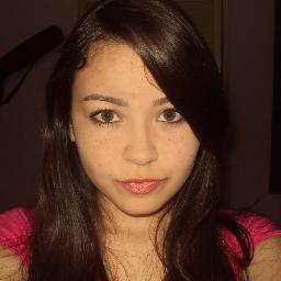 - Paus e pedras podem quebrar meus ossos
Mas correntes e chicotes me excitam...
          S&M- Rihanna...

     s2 The Walking Dead s2